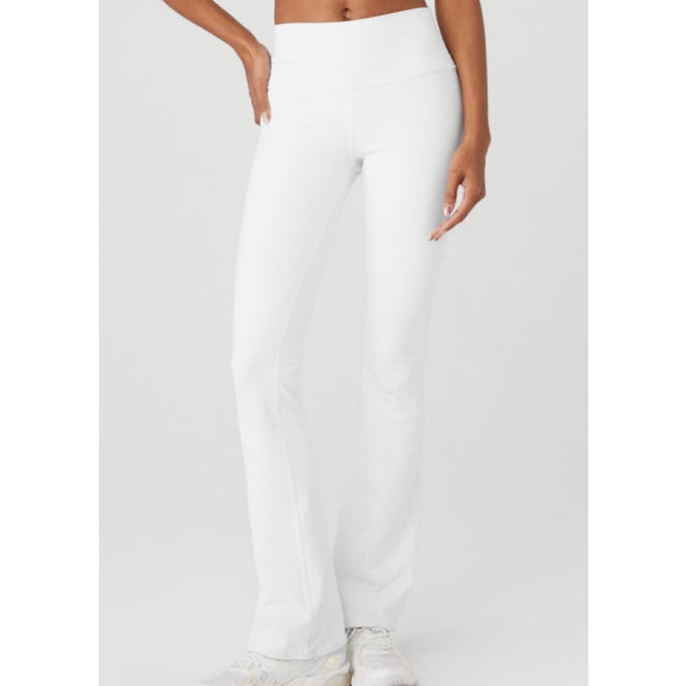 Brand : ALO  Airbrush High-Waist Bootcut Legging - White